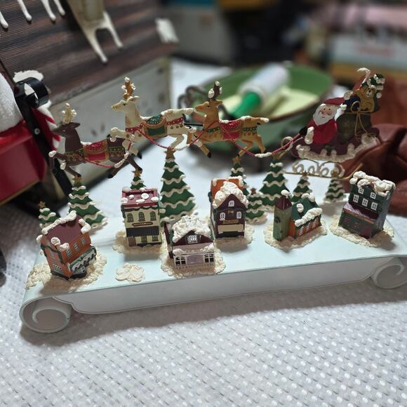 TIN LIGHTED CHRISTMAS VILLAGE HOLIDAY DECORATION - Picture 1 of 4